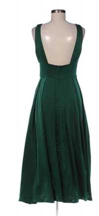 Елегантна зелена рокля