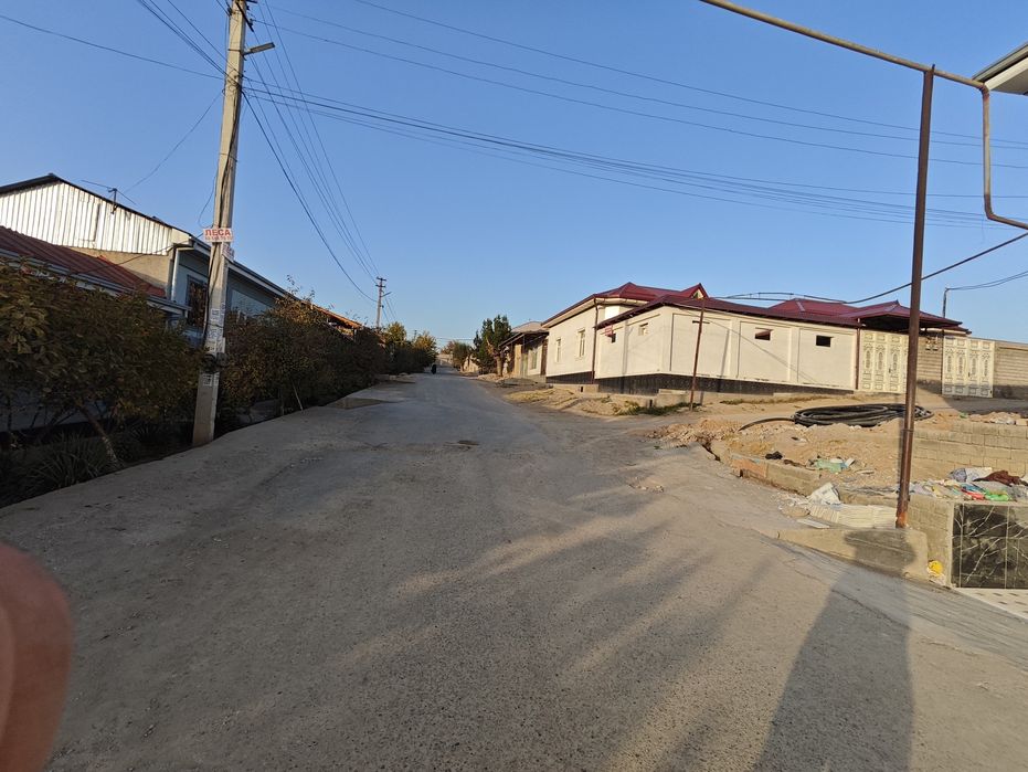 Уч кахрамон постидан 5 км шурода. Коттедж 5 хона 2 этаж