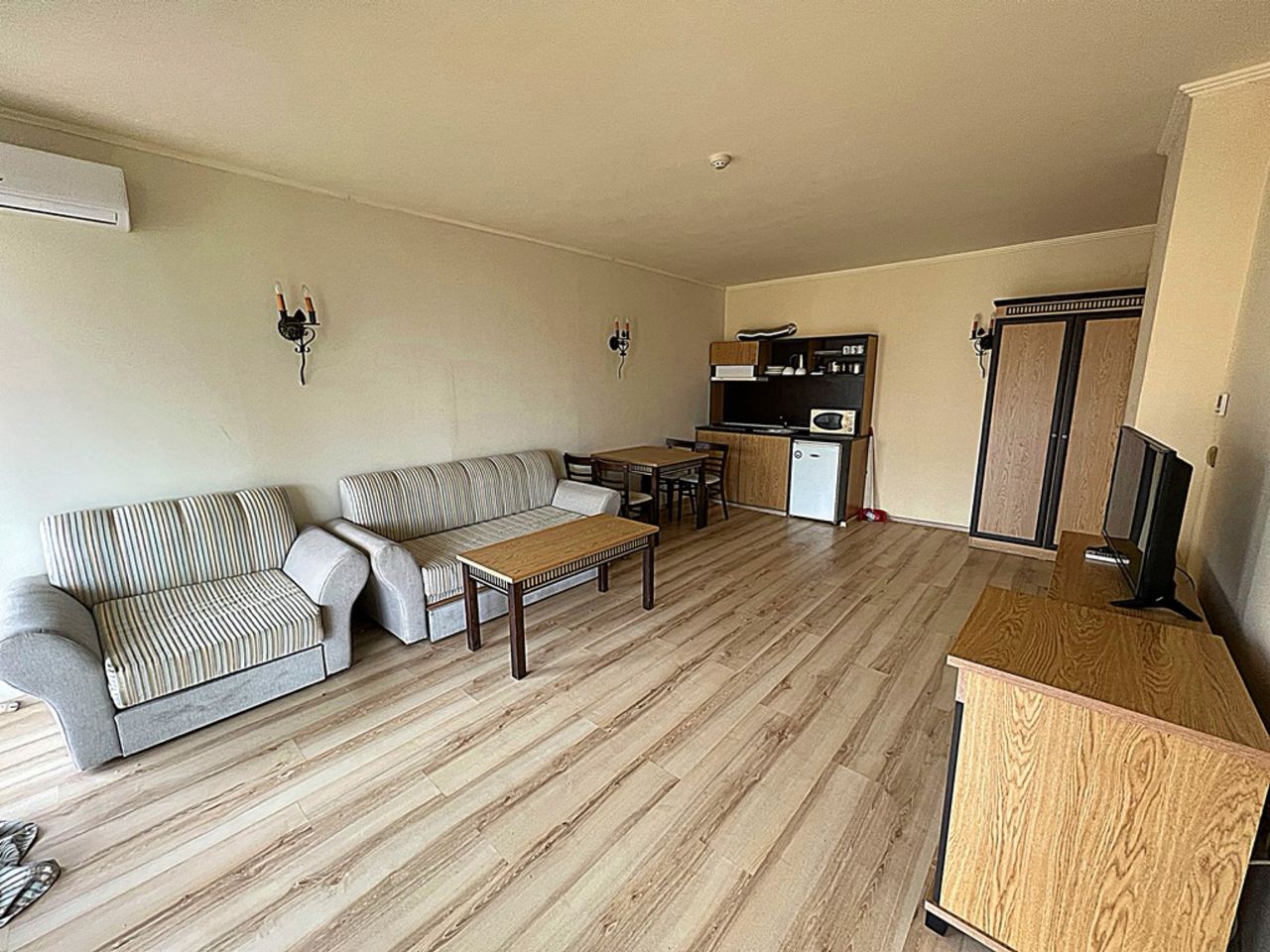 Продава се Двустаен апартамент в к.к. Елените - 77 кв.м за 663 €/кв.м - Снимка #3