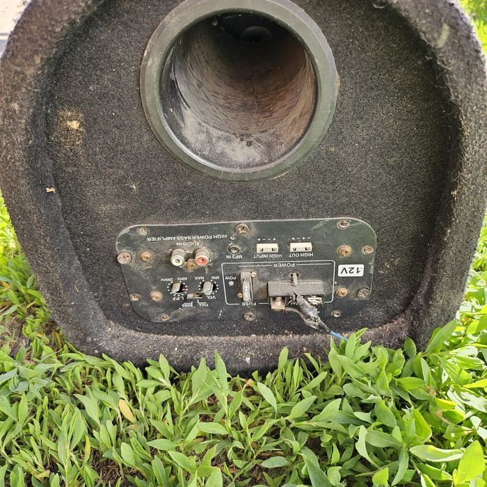 Продам сабвуфер на машину