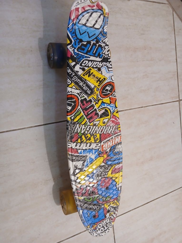 Penny board с LED светещи колела