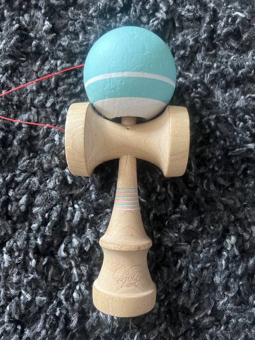 Kendama lotus cu tama anti skid