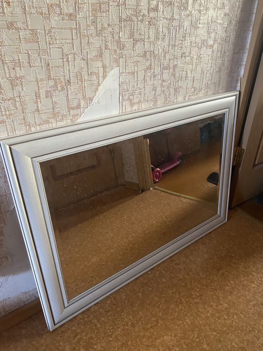 Зеркало в хорошем состоянии