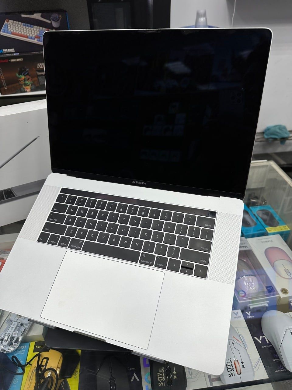 MacBook Pro 15 Dyum 45 Cycle