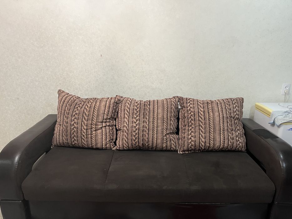Продается диван в хорошем состояний
