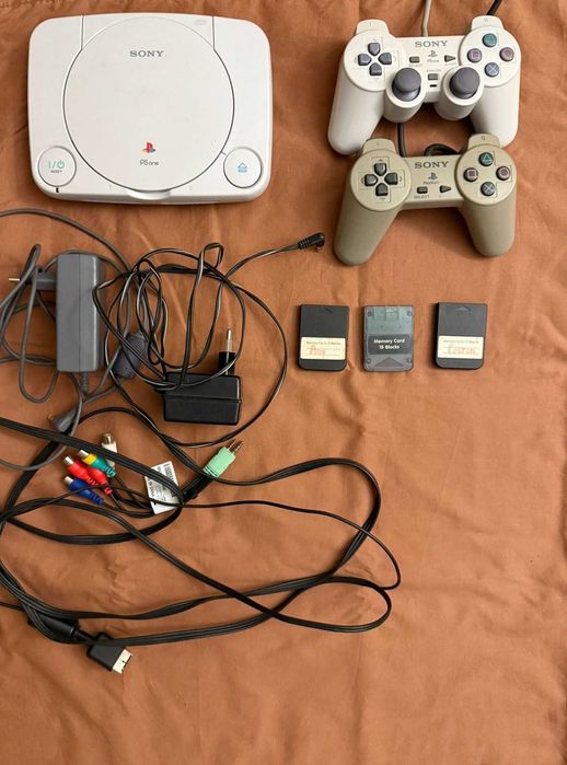 Playstation1 cu acceasorii si controllere