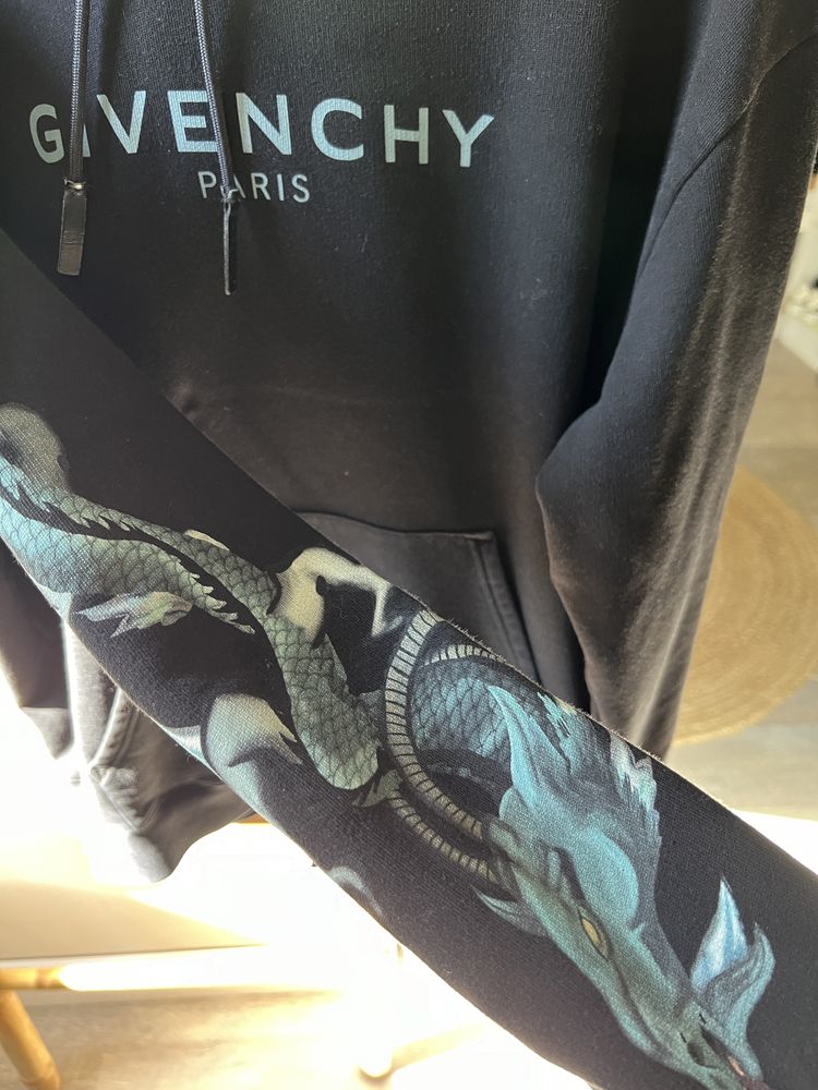 Givenchy суитчър оригинален