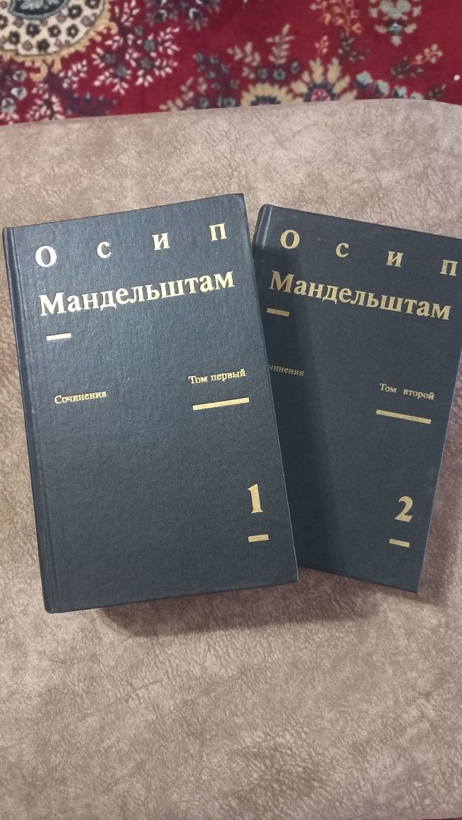 Сборники лучших поэтов для ценителей литературы в отличном состоянии.