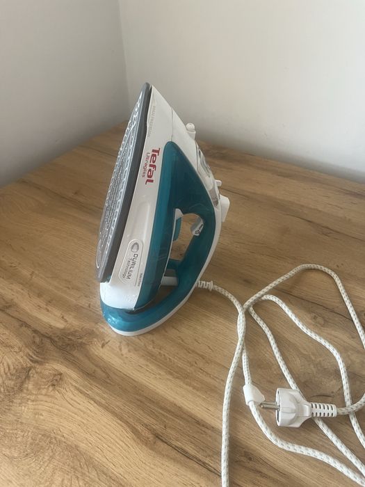 Утюг для одежда……………