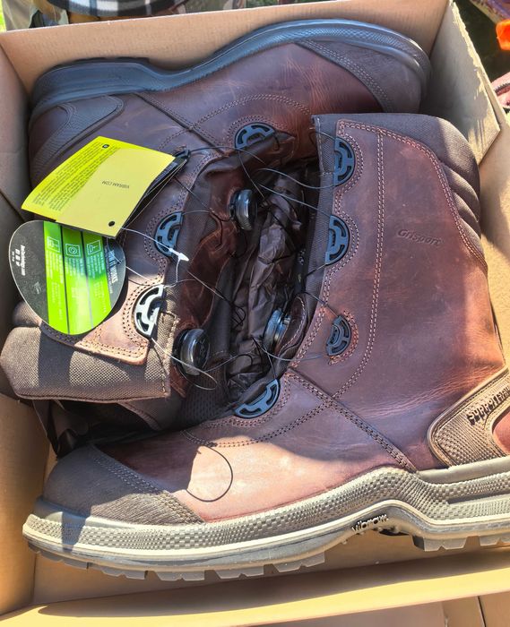 Работни  тип Асикс  -цена 69 лв DIADORA -95 - 100 лв