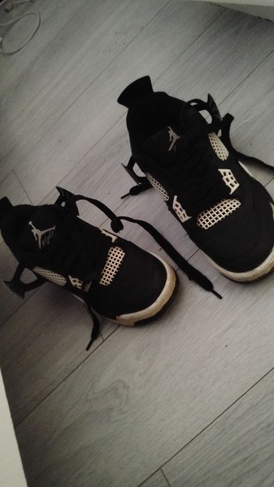 Jordani preț 100 de lei