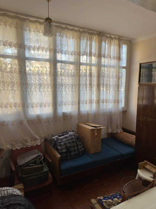 своя 2х комнатная  без ремонта. на первом этаже