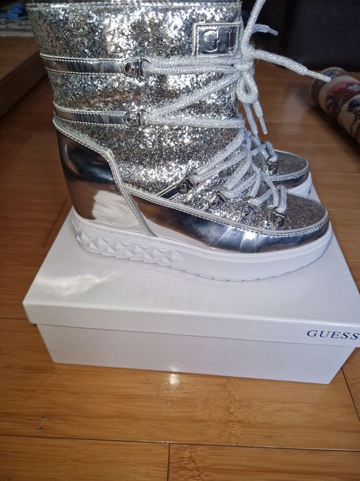 Ghete de iarnă Guess, măr.39, originale,stare f bună