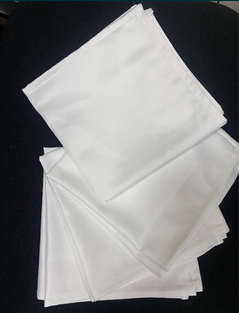Бели текстилни салфетки под наем