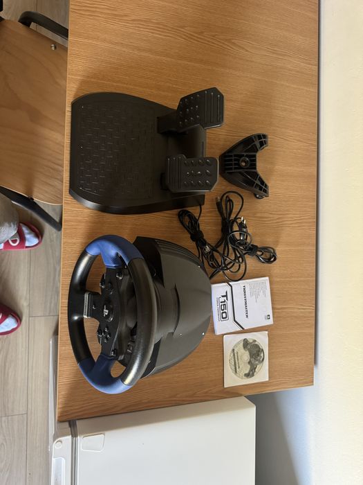 Volan Thrustmaster T150 Force Feedback+pedale-PC/PS3/PS4