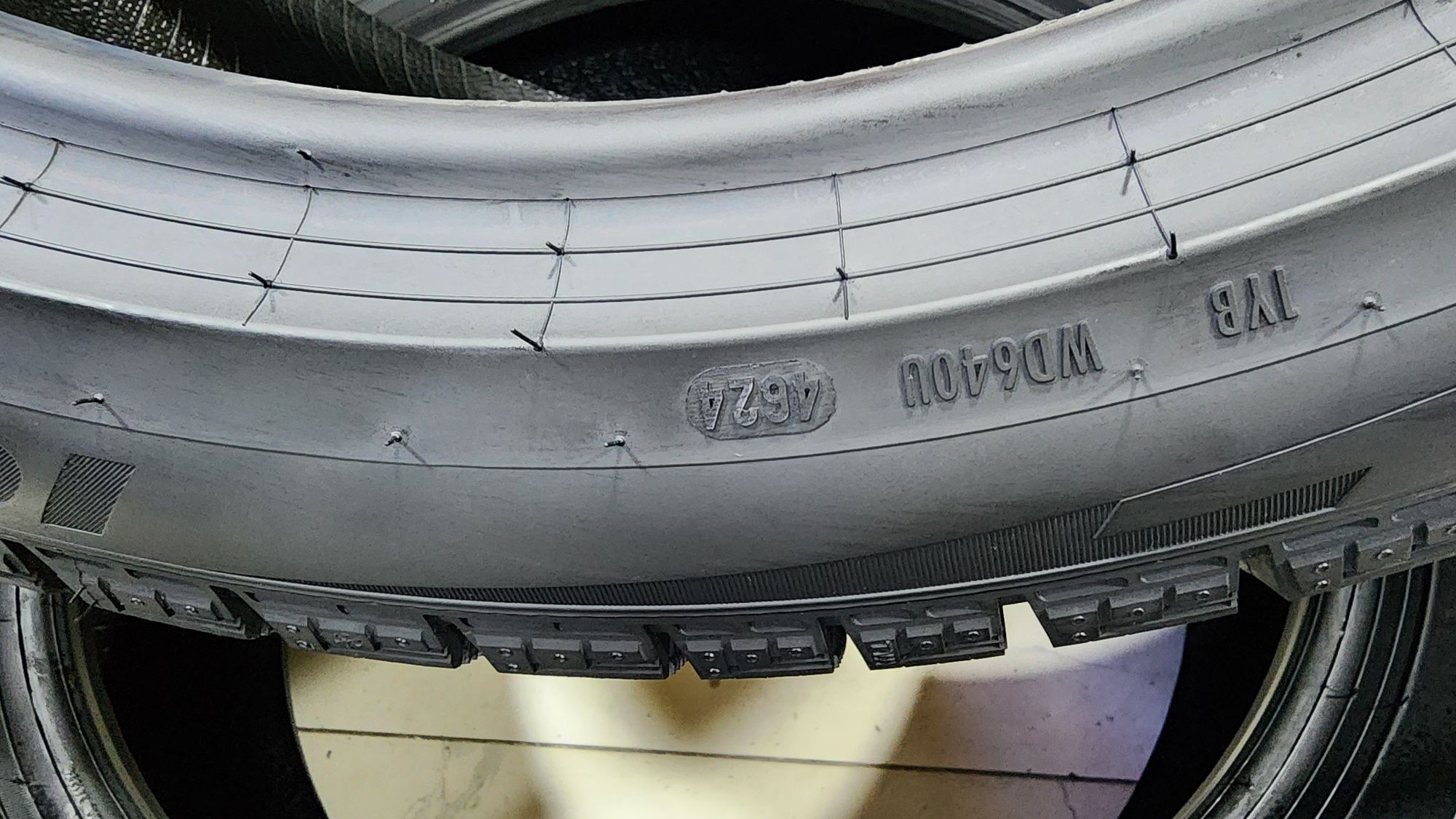Pirelli ice Zero winter 265/40r22