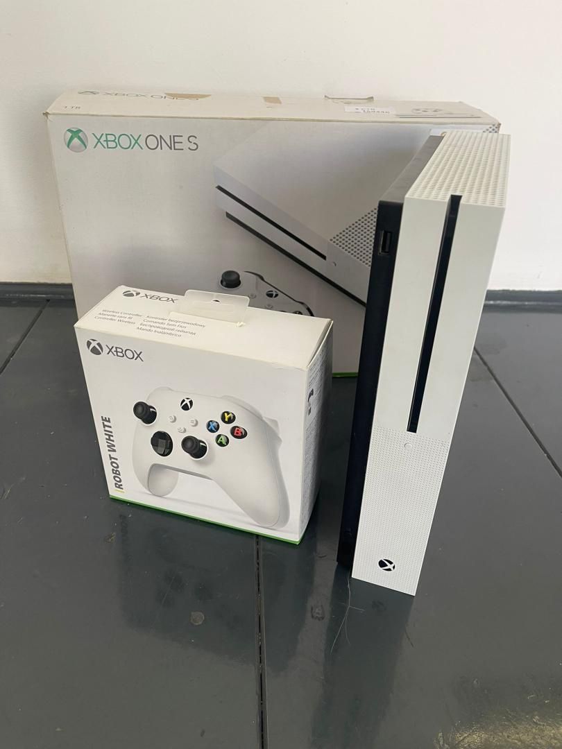 Consola Microsoft Xbox ONE S 1 Tb + Controller -A-