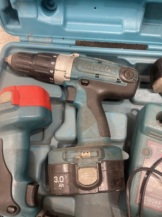 Makita перфоратор винтоверт и батериии +зарядно