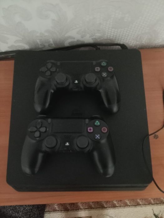 Play station 4 slim