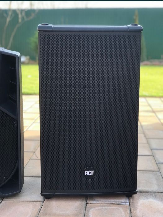 Rcf 4pro3003a yamaha dsr 115