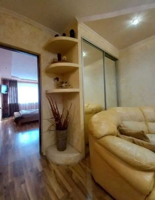 Дава се под наем Двустаен апартамент в София, Център - 55 кв.м за 382.5 € - Снимка #3