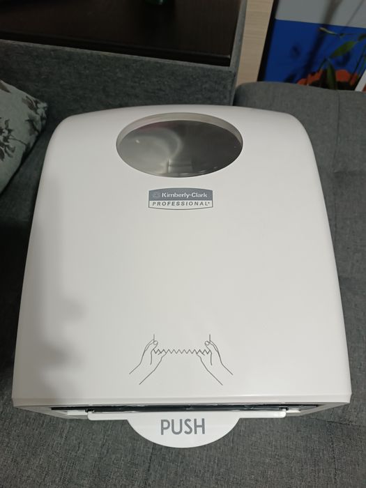 Dispenser Hârtie Prosop Kimberly-Clark Profesional - NOU!