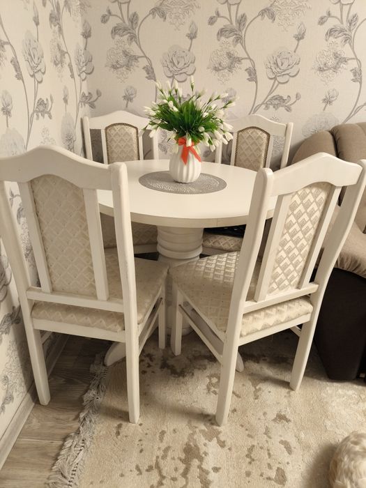 Продам стол и стулья