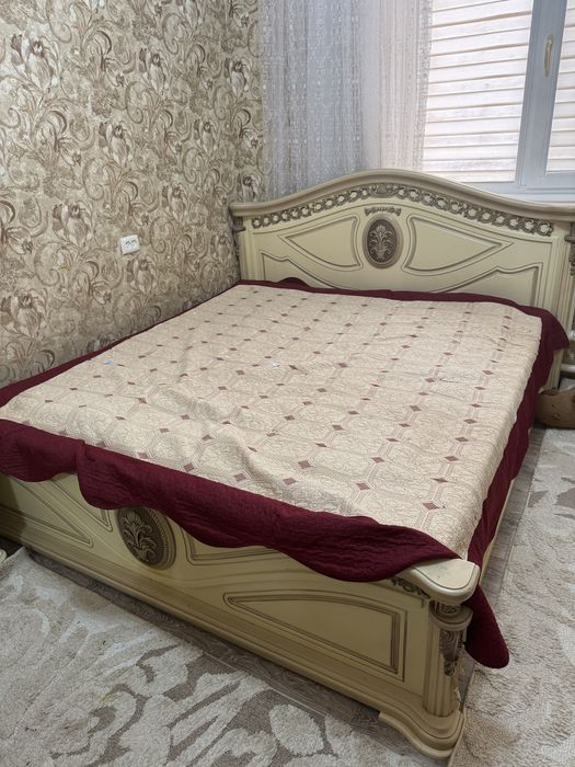 Спальный кровать, тумбочки