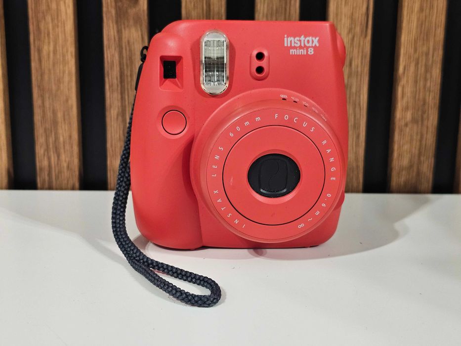 Aparat foto instant Fujifilm Instax Mini 8 Rosu