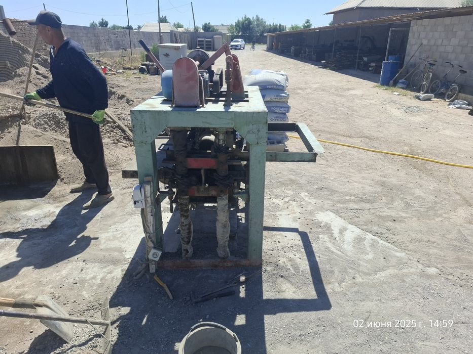 Shlakablok gisht stanok sotiladi