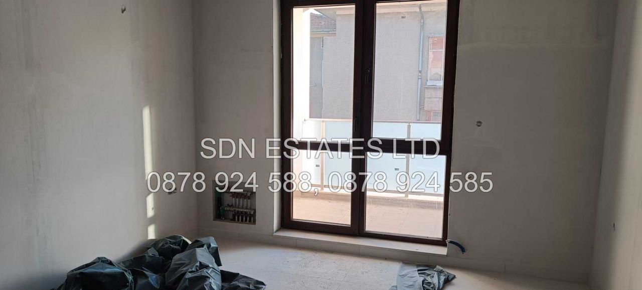 Продава се Тристаен апартамент в Казанлък - 101 кв.м за 1428 €/кв.м - Снимка #2