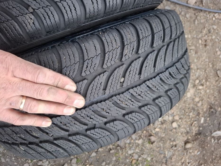 Vand 2 anvelope 205 55 16 debita de iarna bune