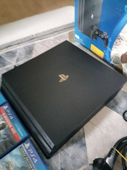 Consola Playstation 4 Pro ca noua ,la cutie
