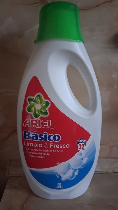 Течен перилен препарат Ariel Basico