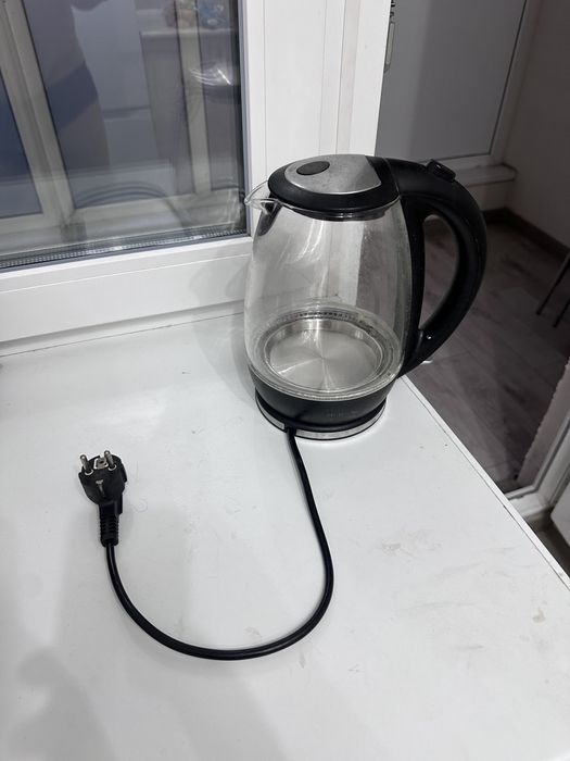 Продам электрочайник Polaris