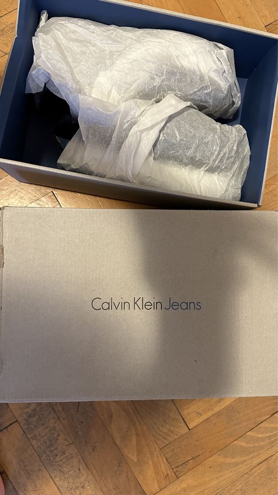 Calvin Klein обувки плюшени.