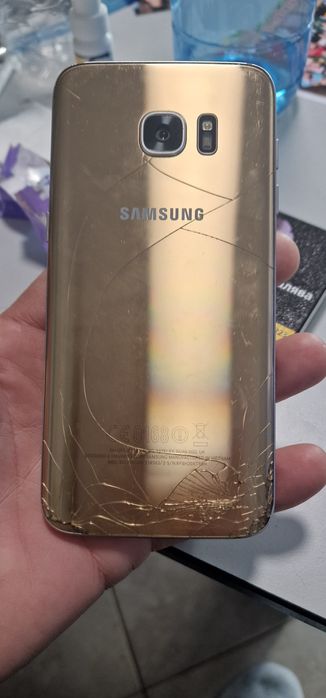 GSM . Телефон Samsung S7