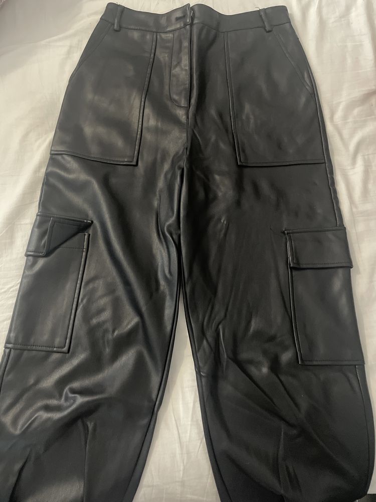 pantaloni cargo piele topshop