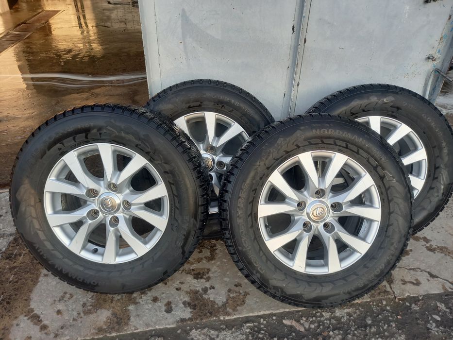 Шины шиповонный с Дисками Оригинальный  на Ланд Крузер 200 сост.идеал.