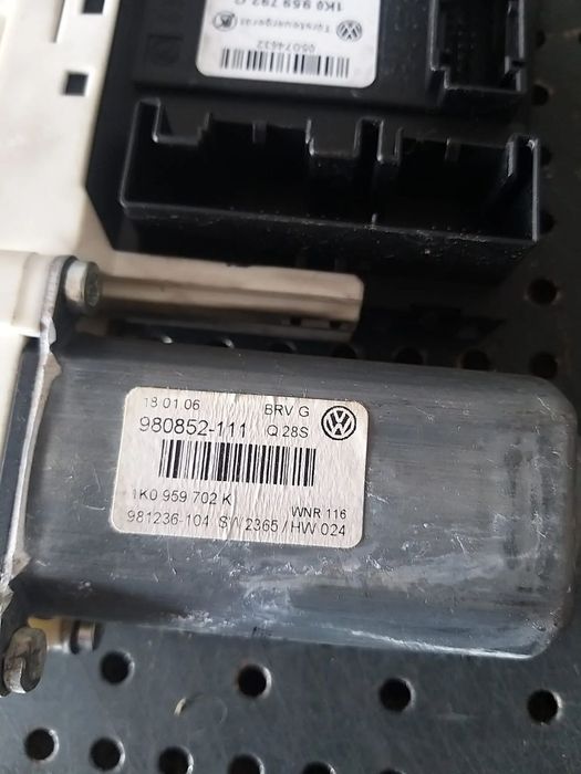 Motoras macara geam dreapta fata vw passat b6 3c 992729105 7746015005 1k0959792g 980852111 1k0959702k