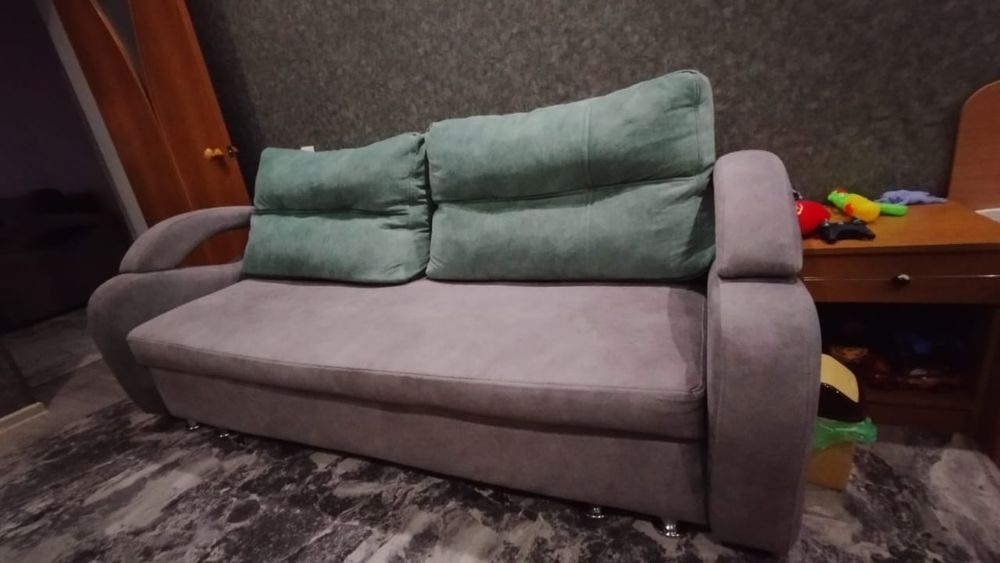 Продам диван без кресел