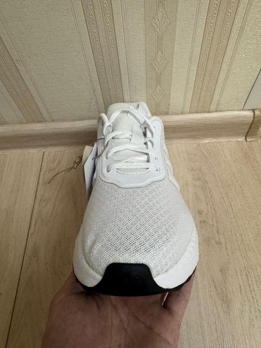 Продам кроссовки adidas