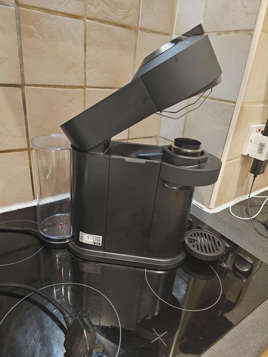 Кафемашина Nespreso Vertuo+190 капсули