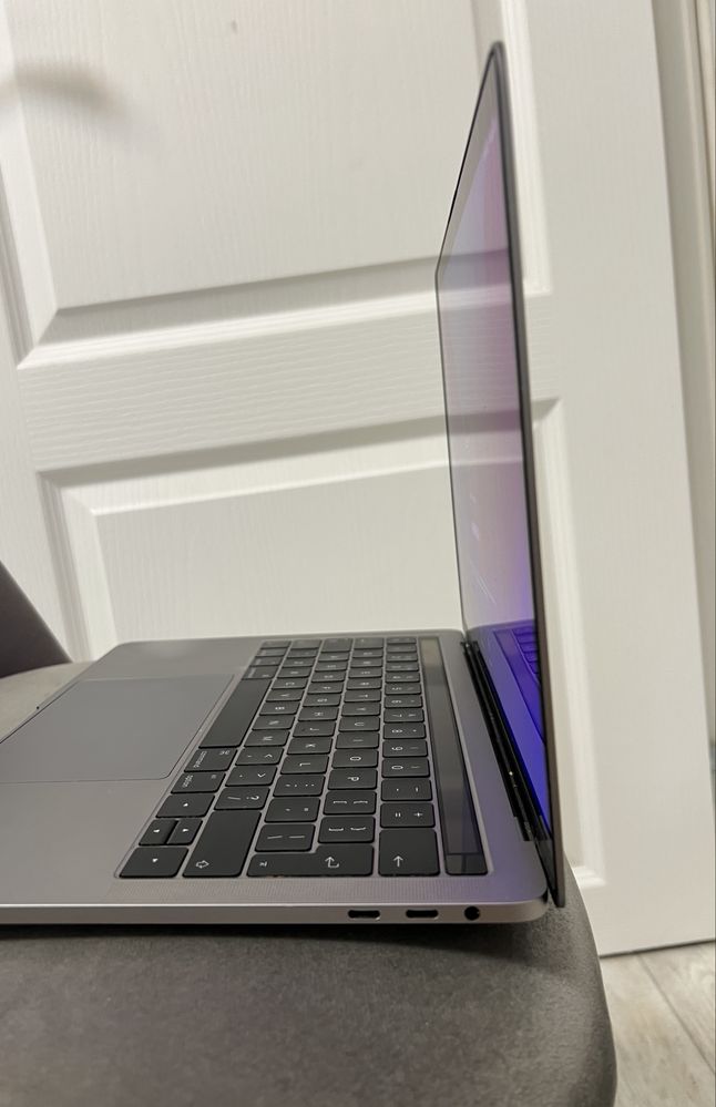 Macbook Pro 13 inch, i7 core, 16GB RAM, 512GB SSD