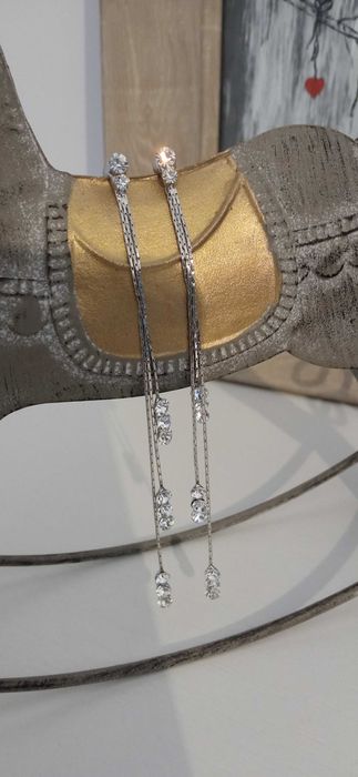 Cercei eleganți și stralucitori