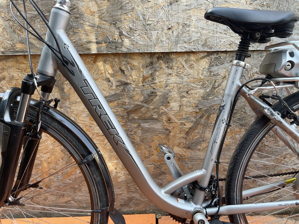 Bicicleta trek  cadru dama roti 28” electrica ca in poze