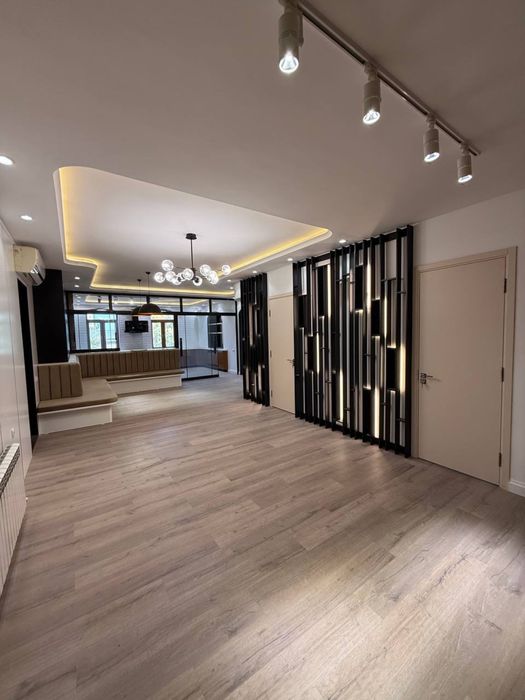 Продаётся КВАРТИРА 4/5/6 на 221м2 Ц-5 Ор-р: Финансовый институт