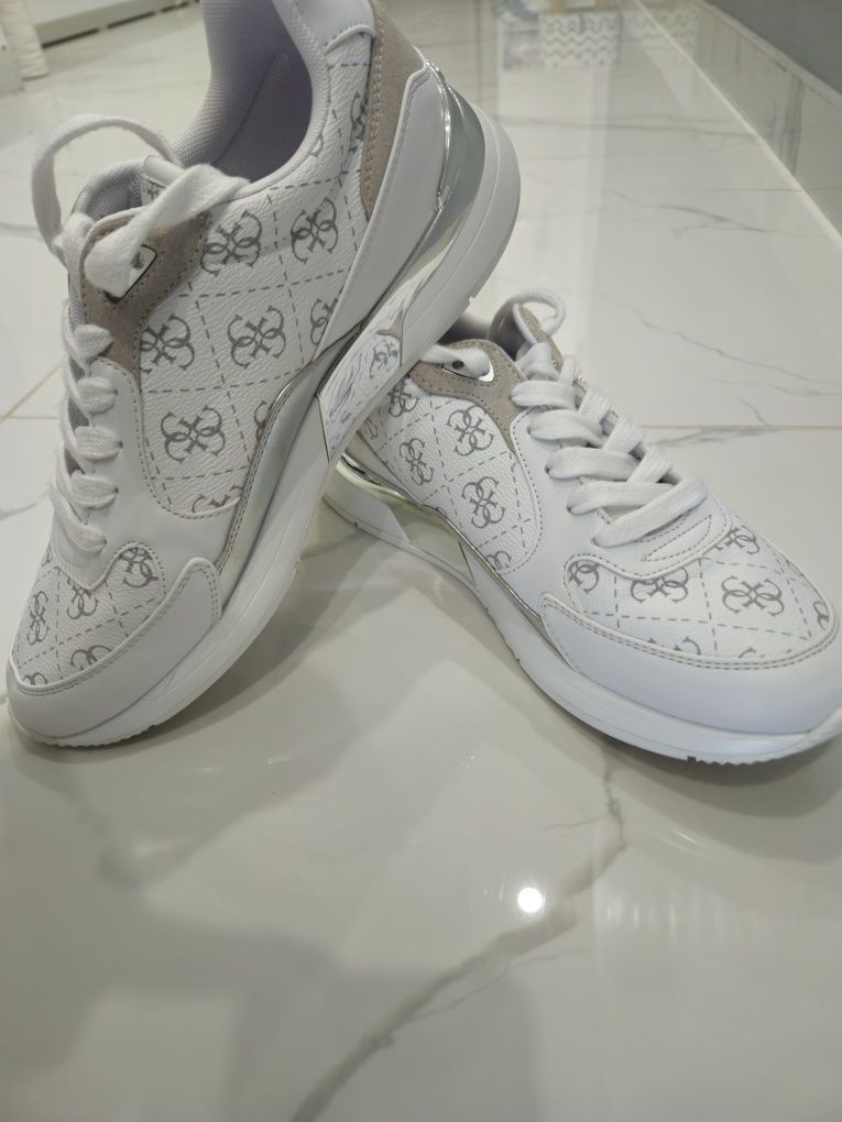 Маратонки guess moxea12