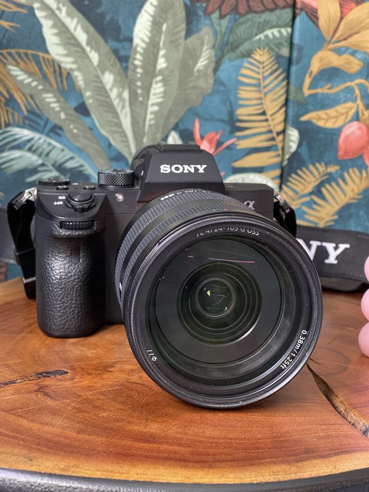 Sony A7 III Body + Obiectiv 24-105mm + Geanta [Garantie pana in 2025]