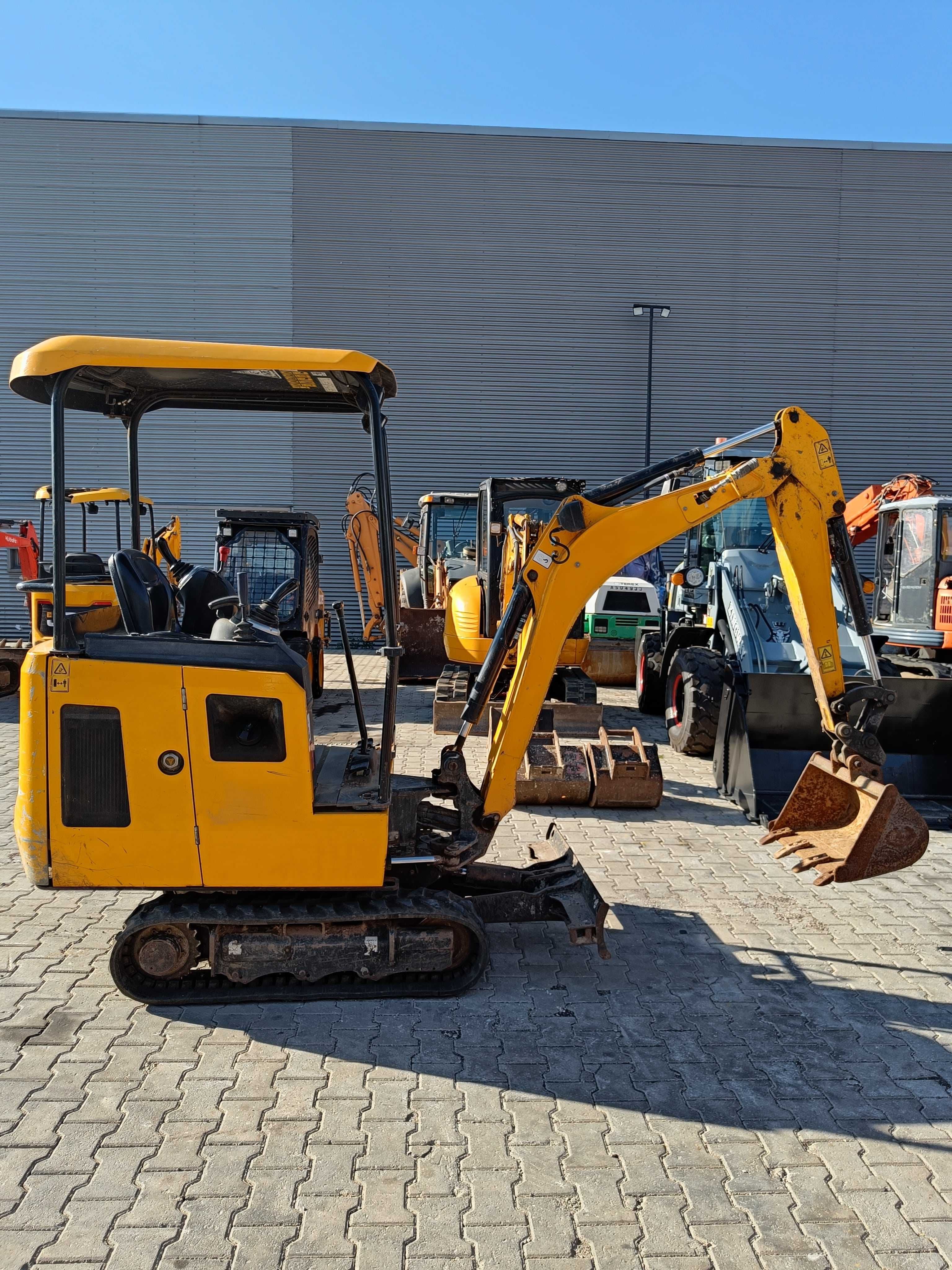 Мини багер 1500 кг JCB 15C-1 под НАЕМ от Рентекс